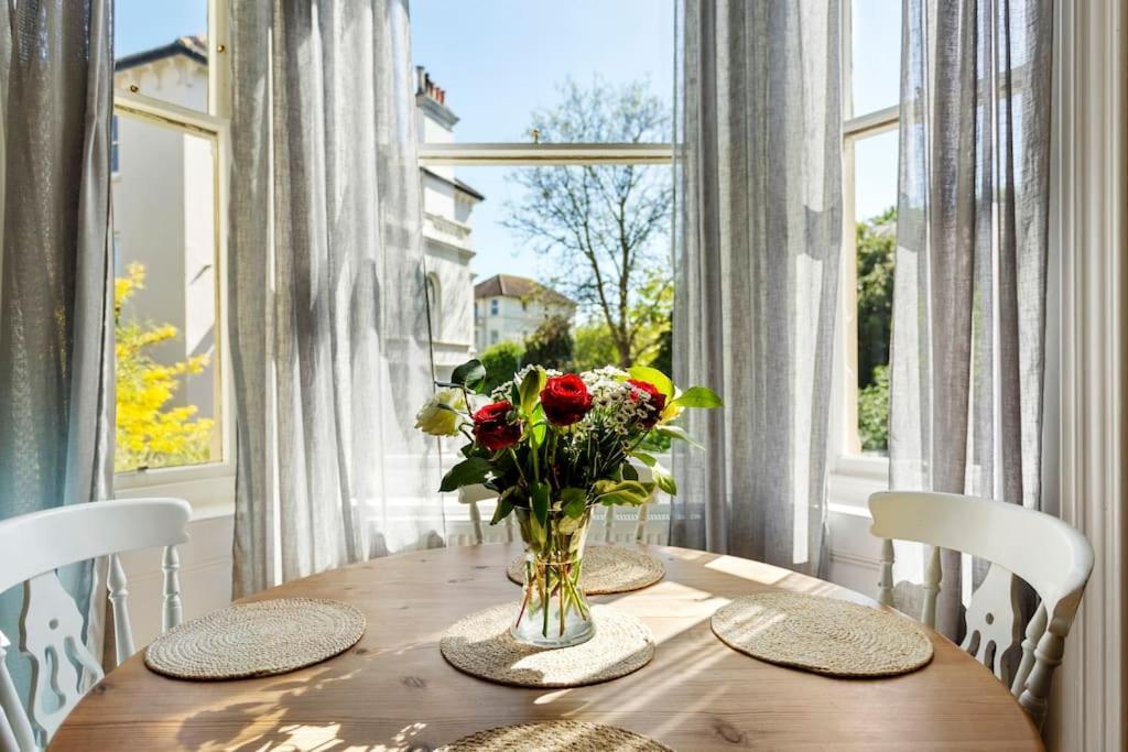 Luxurious Victorian, A Few Minutes From The Beach - Sleeps 2 Adults And Up To 3 Children Lejlighed St Leonards-on-Sea Eksteriør billede