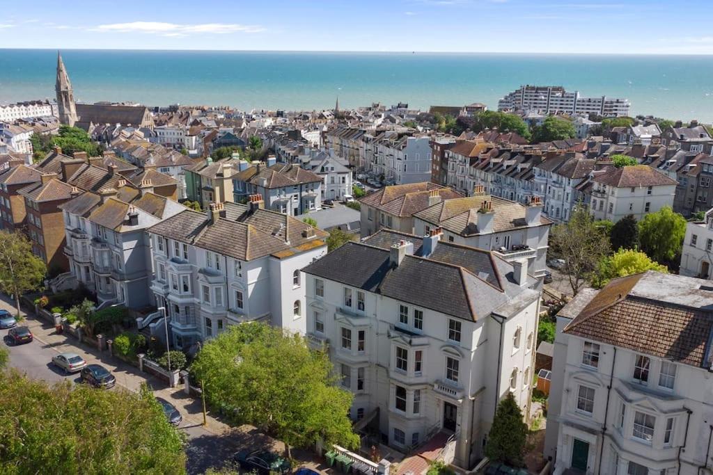 Luxurious Victorian, A Few Minutes From The Beach - Sleeps 2 Adults And Up To 3 Children Lejlighed St Leonards-on-Sea Eksteriør billede