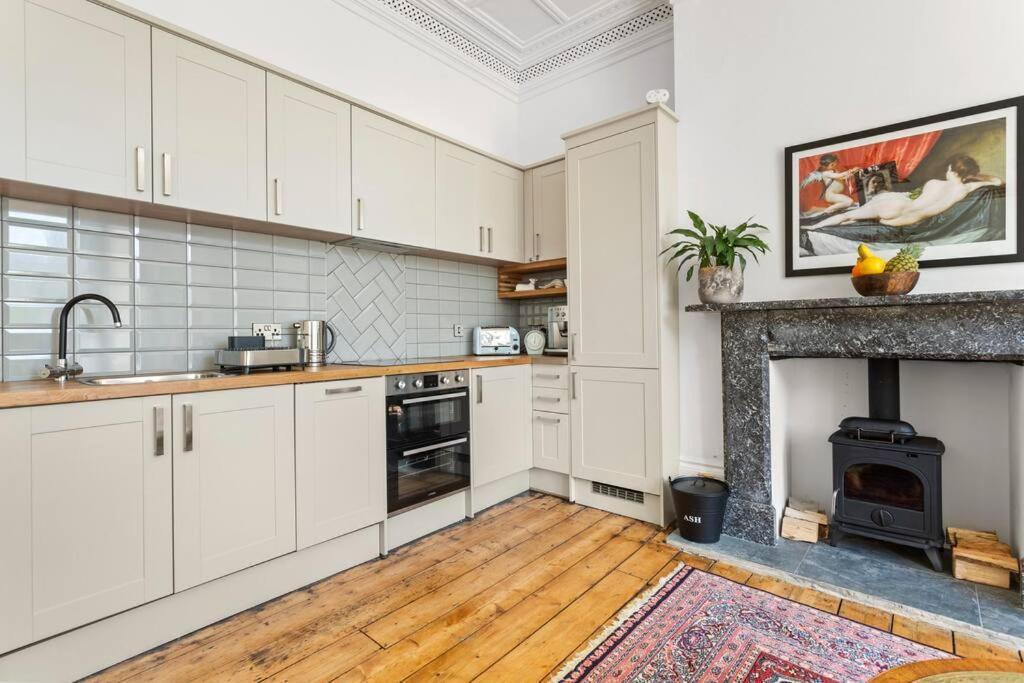 Luxurious Victorian, A Few Minutes From The Beach - Sleeps 2 Adults And Up To 3 Children Lejlighed St Leonards-on-Sea Eksteriør billede